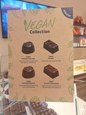 Vegan options, clearly signed at Leonidas - Grand Place in Brussels