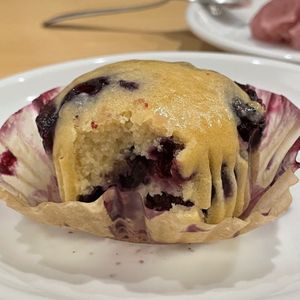 Plant-based maple blueberry muffinns  at Sappho - 本と喫茶 サッフォー in Tukuba