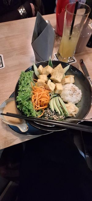 Vegan poke bowl with a sesame sauce at Pho Hanoi & Sushibar in Rosenheim