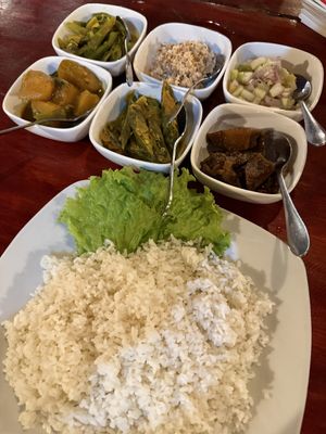 This foto is missing 1 more Curry  at Ceylon Excel in Tangalle