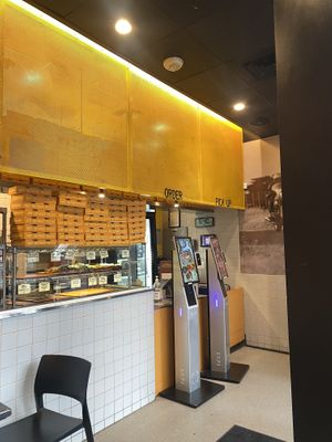 Upon Arrival - Very Cozy (Small) Establishment  at Joyride Pizza - Market St in San Francisco