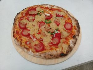 Pizza estilo napolitana at 9 ó 6 Comida Vegana. in Puebla