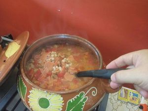 Alubias con embutidos at 9 ó 6 Comida Vegana. in Puebla