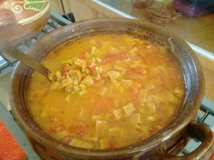 Alubias con embutidos veganos at 9 ó 6 Comida Vegana. in Puebla