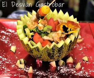 Ensalada de frutas con vinagreta de maracuya y gambas at El Desvan de Tete in Torrox Costa