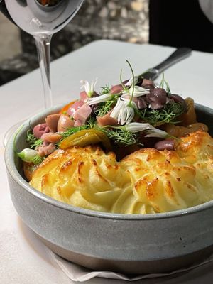 Bacalhau à Zé do pipo ❤️❤️❤️❤️ incrível   at Nem Carne Nem Peixe in Porto