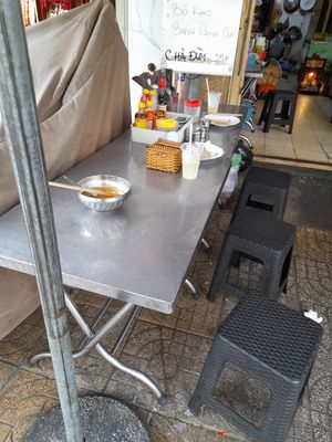 Dining area outside on the pavement at Diệu Anh in Ho Chi Minh City