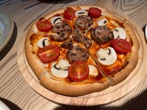 pizza at Honey Plant Restaurant - 蜜时光植物料理店 in Qujing
