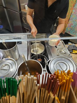 Different toppings at Origin Tofu Pudding - 本願豆花店-西門町 中華店 in Taipei