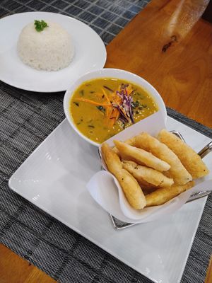 Chickpea curry+plain rice, ordered also with PLAIN roti but on receipt it said it was baked roti (and it really was very oily when tasted!). #Veganuary at The Planters in Ao Nang