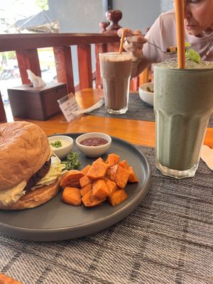 Burger and smoothie   at The Planters in Ao Nang