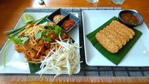 Pad Thai and Crispy Tempeh at The Planters in Ao Nang