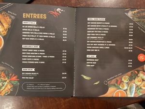 Entrees at Au Lac Royal Vegan Cuisine in Dickson