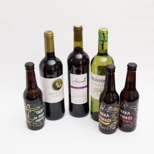 Buestra corta selección de vinos! Somos pequeñitos, no esperes encontrar una larga lista...eso sí te lo encontrarás siempre en su punto at Tasca 61 in Tenerife