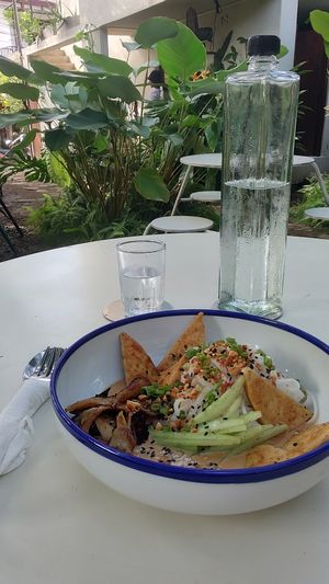 The food comes with Free, Filtered Water 💦 at Bunch in Hiriketiya