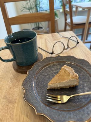 Locally roasted coffee and raw and vegan Basque Cheesecake   at PLANT-BASED CAFE ANDPON in Osaka