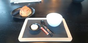 Pumpkin spice latte and pain au chocolat at Chalo Atelier.Chai Bar in Antwerpen