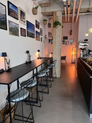 GegenVind Guestroom Seating front at GegenVind Café in Hamburg