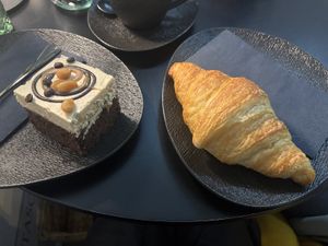 Left Snickers Cake at GegenVind Café in Hamburg