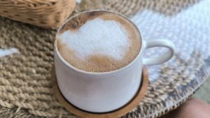 Coffe with oat milk. Está rico.😉 at Lovegan Cafe in Moalboal