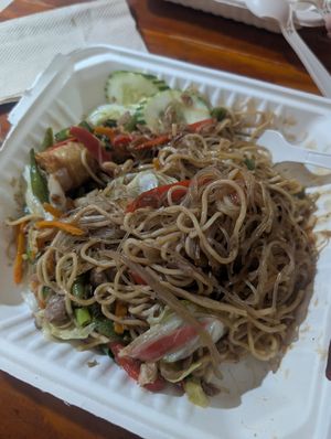 Takeaway pancit bam-i: tasted like nostalgic Asian takeaway at Lovegan Cafe in Moalboal