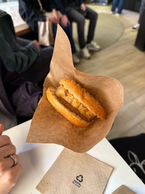 Chili-Cheese-Leberkäs-Semmel   at Die Vegane Fleischerei in Augsburg