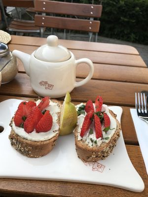 Le Pain Quotidien, Antwerpen  at Le Pain Quotidien - Steenhouwersvest in Antwerpen