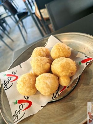 Pizza bowl bread at Assaje - Navigli in Milan