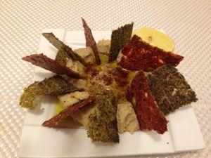 LoVegan hummus with raw crackers at LoVegan in Bucharest