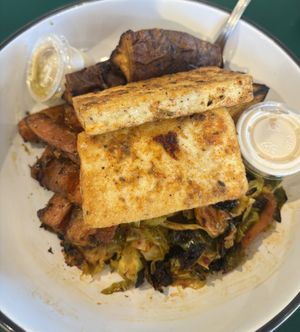 Create your own bowl 🤍🌱  at DIG in Ashburn