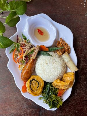 Vegan rice plate at Quan Chay Dam in Hoi An
