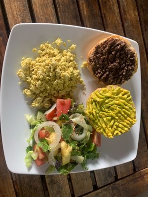 Healthy breakfast at Quan Chay Dam in Hoi An