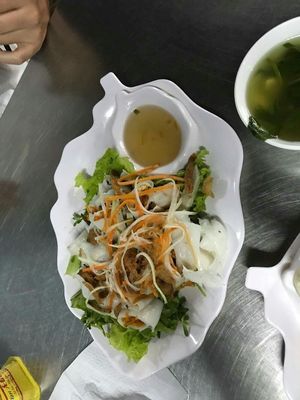 Stuffed pancakes (15k dongs) at Quan Chay Dam in Hoi An