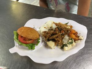 Hamburger and rice at Quan Chay Dam in Hoi An