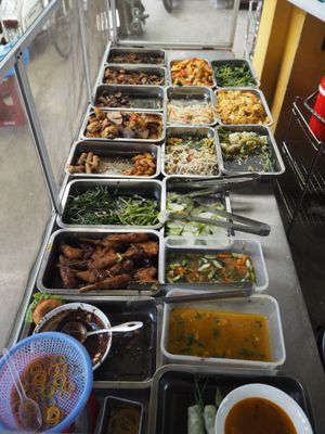 buffet at Quan Chay Dam in Hoi An