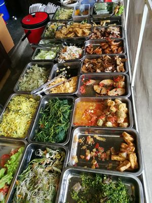 Buffet at Quan Chay Dam in Hoi An