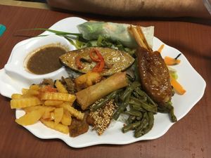 mixed plate for 50.000  at Quan Chay Dam in Hoi An