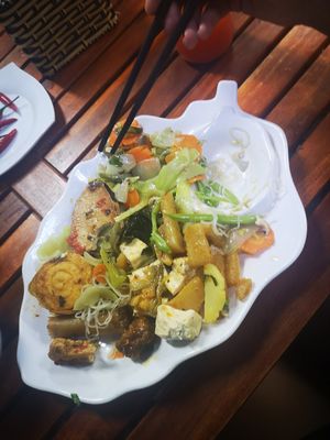 Buffet food at Quan Chay Dam in Hoi An