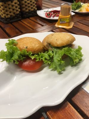The cutest lil donut hamburgers  at Quan Chay Dam in Hoi An