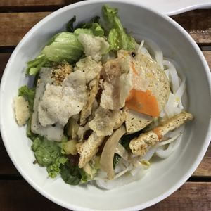 Mi quang at Quan Chay Dam in Hoi An