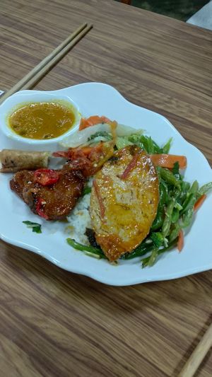 'fish', 'chicken wings', sautéed veggies, pumpkin curry, mixed greens, rice at Quan Chay Dam in Hoi An