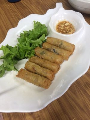 Spring rolls  at Quan Chay Dam in Hoi An