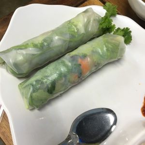 Fresh spring rolls  at Quan Chay Dam in Hoi An