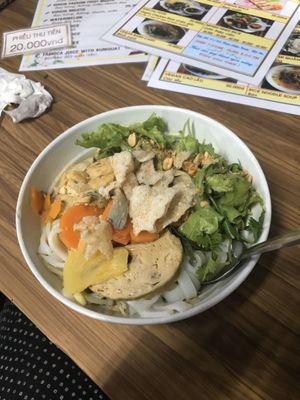 Mi quang at Quan Chay Dam in Hoi An