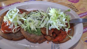 Igual le puedes poner verdura al gusto a los antojitos at Pozole Mio in Puebla