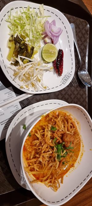 Khao Soi at Sawasdee Vegetarian in Bangkok