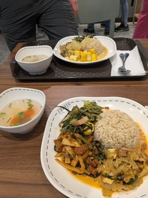 Rice with curry and 3 other veggies by choice at Sawasdee Vegetarian in Bangkok