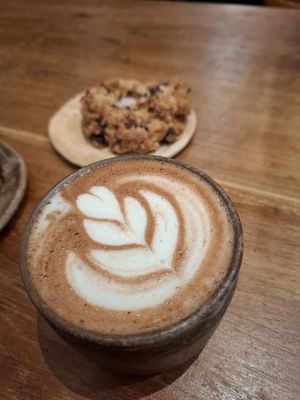 Hot chocolate w cookies at Murmure in Versailles