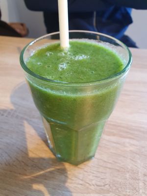 Smoothie with cucumber, lemon, ginger and apple at Oats & Coffee in Stralsund