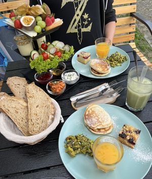 Veganes Frühstück für 2 Personen.   at Oats & Coffee in Stralsund